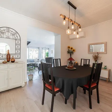 Belle Maison - Domaine Reyes *